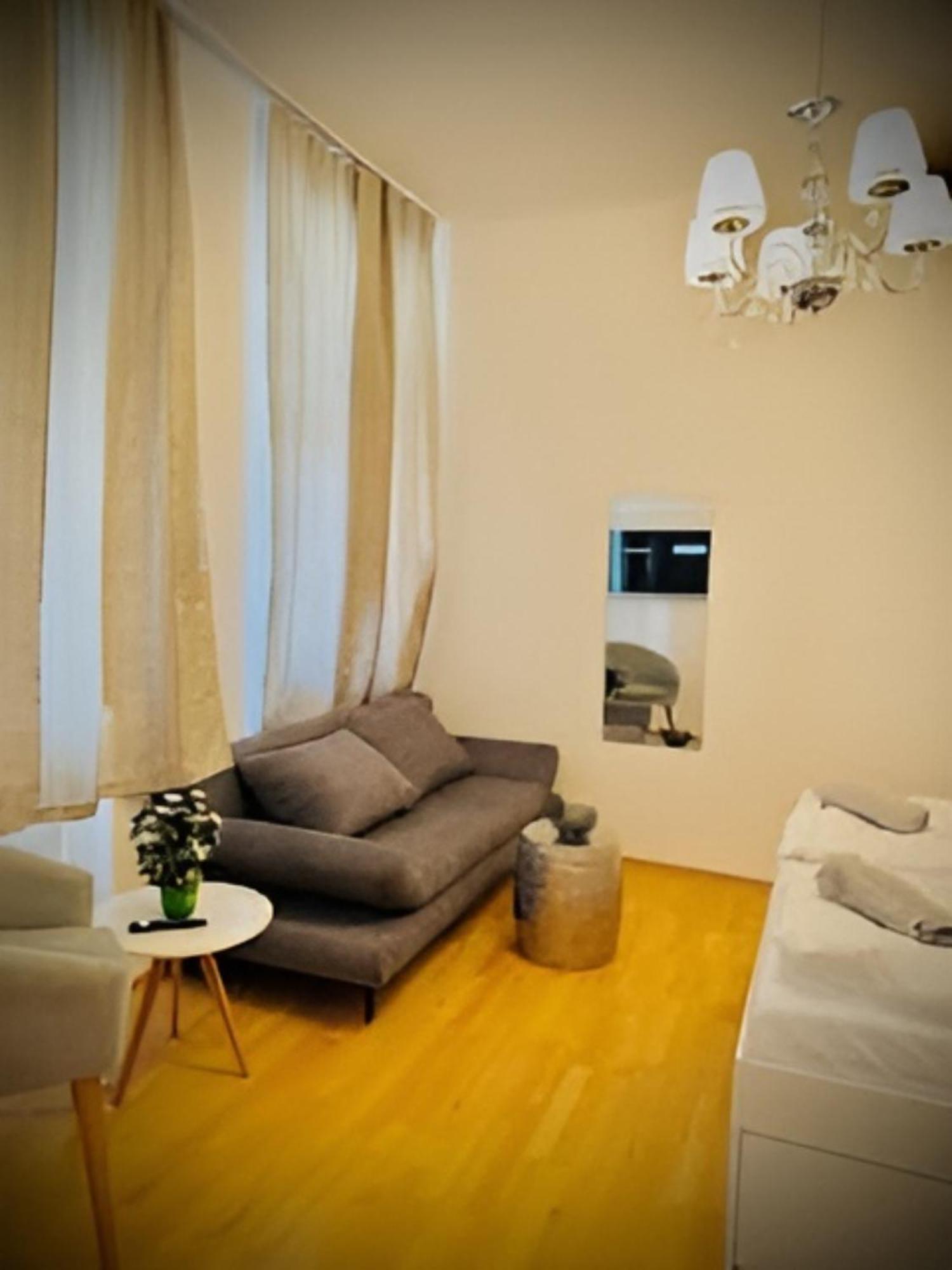 Beautiful & Stylish 1br 10 Min To Westbahnhof Appartement Wenen